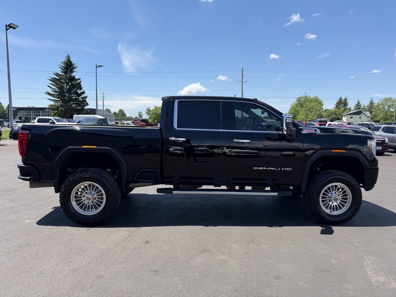 2023 GMC SIERRA 2500HD 4WD Crew Cab 159  Denali Photo