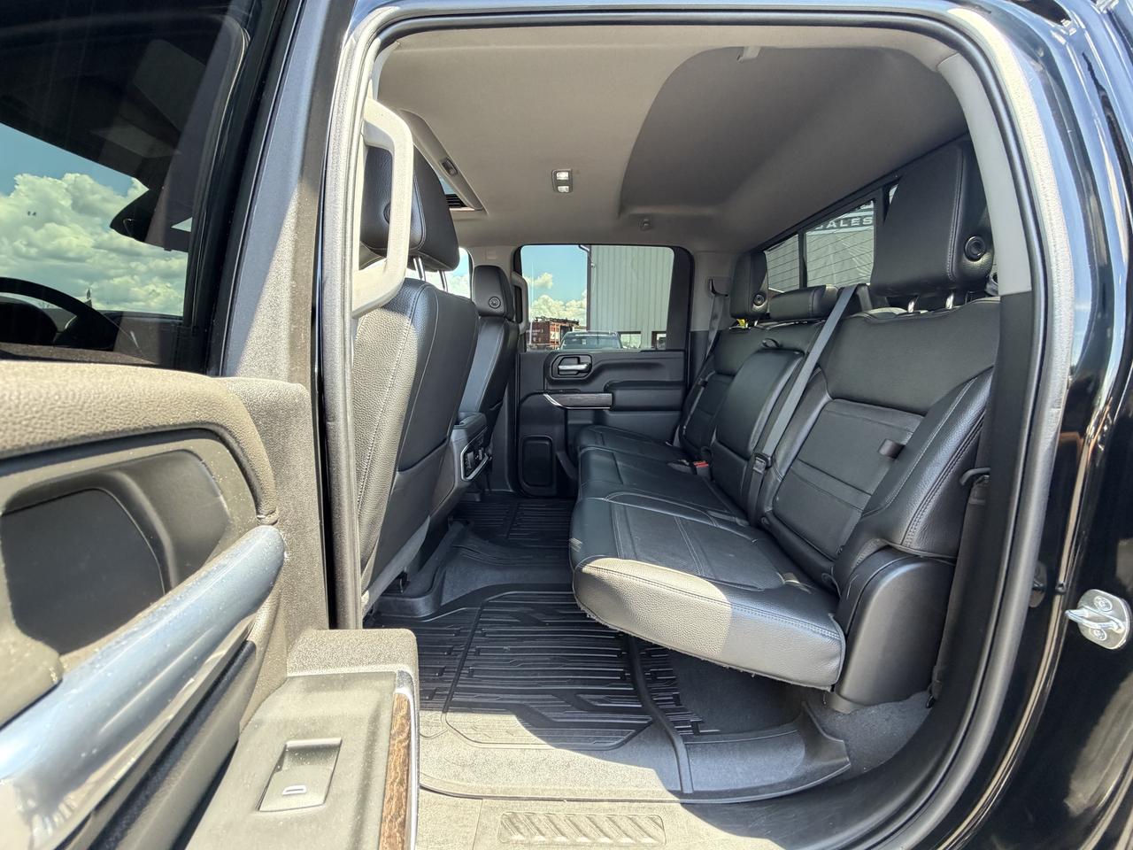 2023 GMC SIERRA 2500HD 4WD Crew Cab 159  Denali Photo
