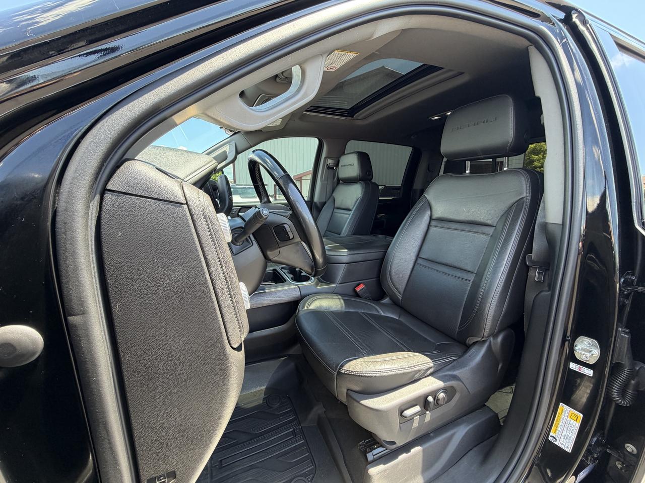 2023 GMC SIERRA 2500HD 4WD Crew Cab 159  Denali Photo