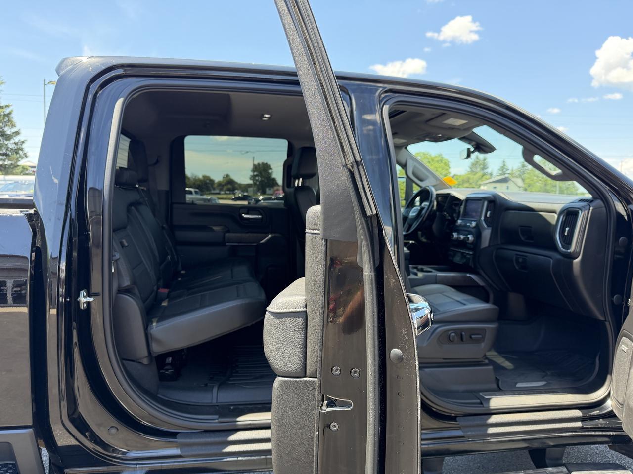 2023 GMC SIERRA 2500HD 4WD Crew Cab 159  Denali Photo