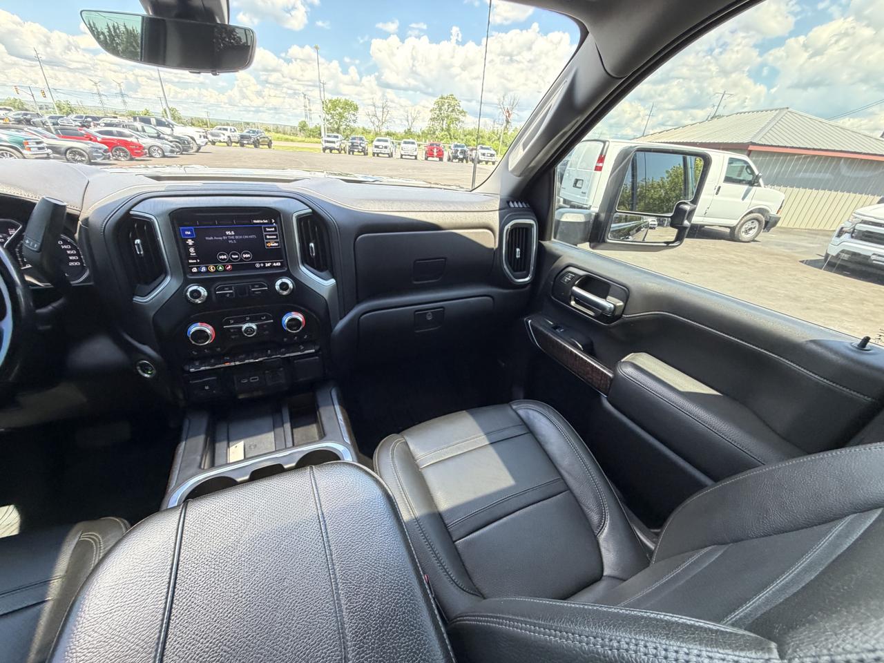 2023 GMC SIERRA 2500HD 4WD Crew Cab 159  Denali Photo