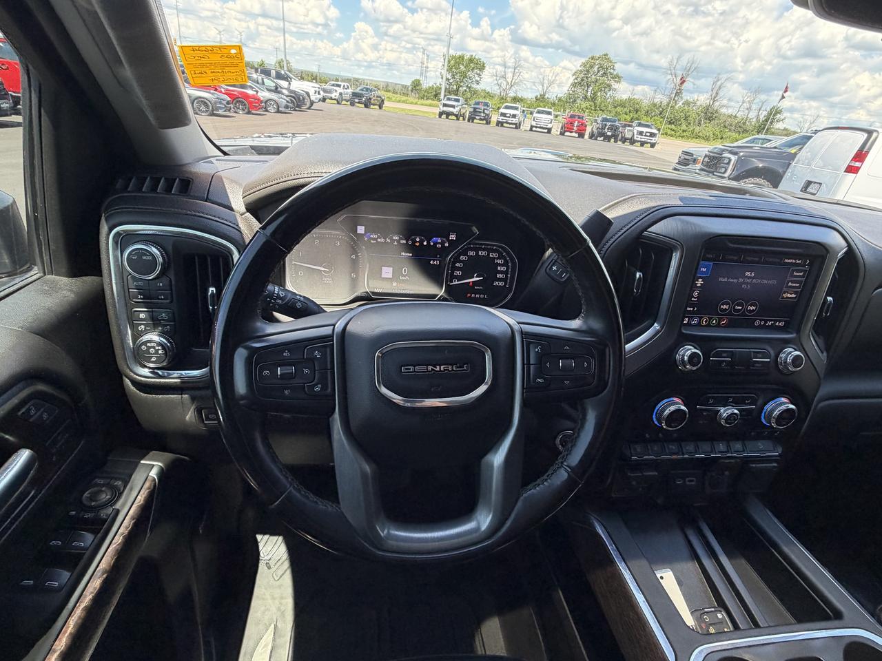 2023 GMC SIERRA 2500HD 4WD Crew Cab 159  Denali Photo