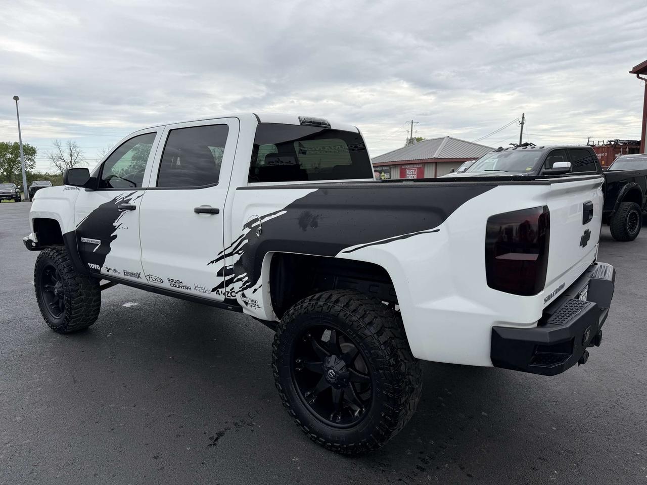2014 Chevrolet Silverado 1500 4WD Crew Cab Short Box LT w-1LT Photo