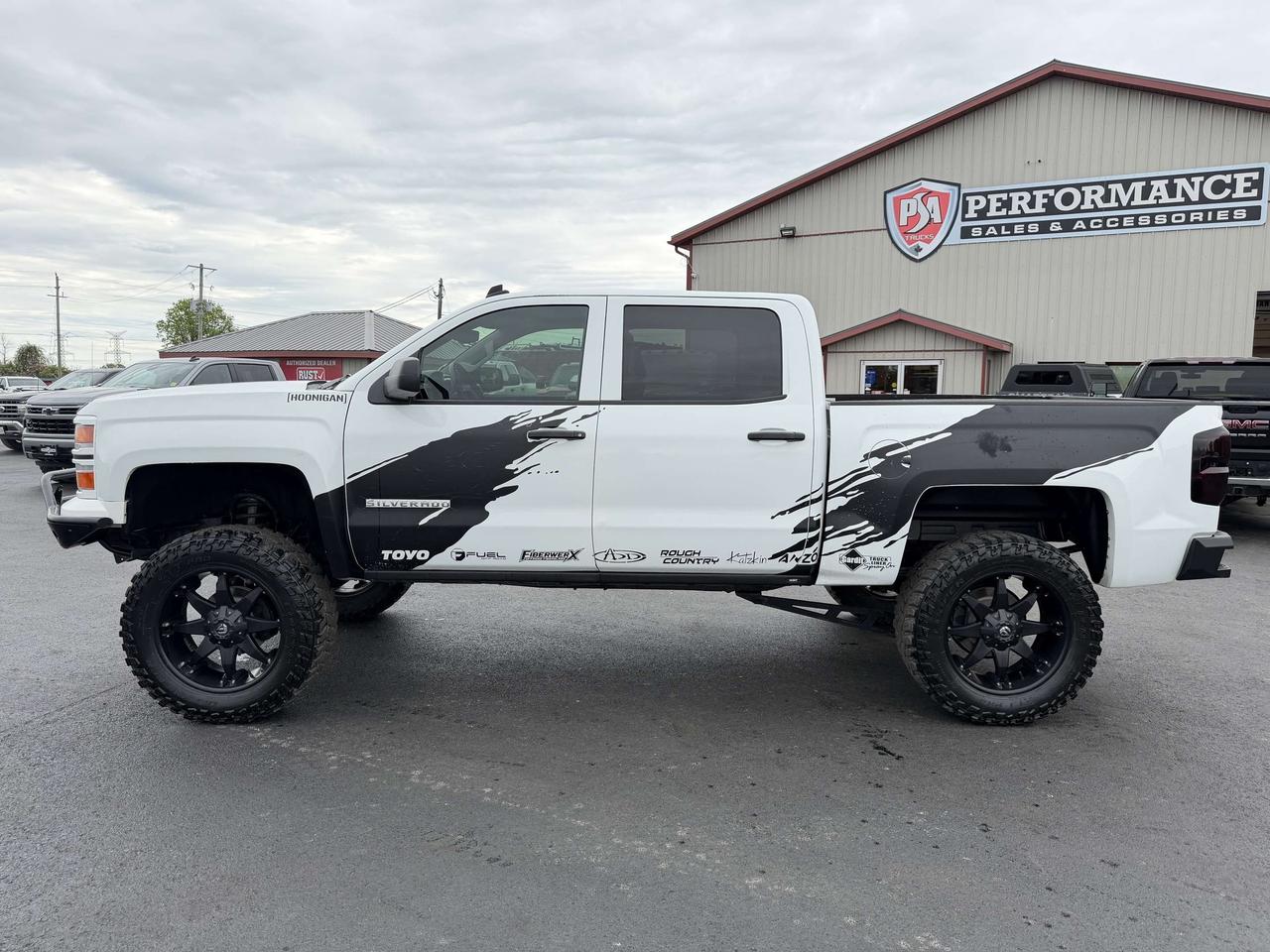 2014 Chevrolet Silverado 1500 4WD Crew Cab Short Box LT w-1LT Photo3