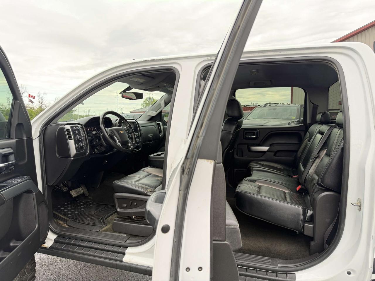 2014 Chevrolet Silverado 1500 4WD Crew Cab Short Box LT w-1LT Photo