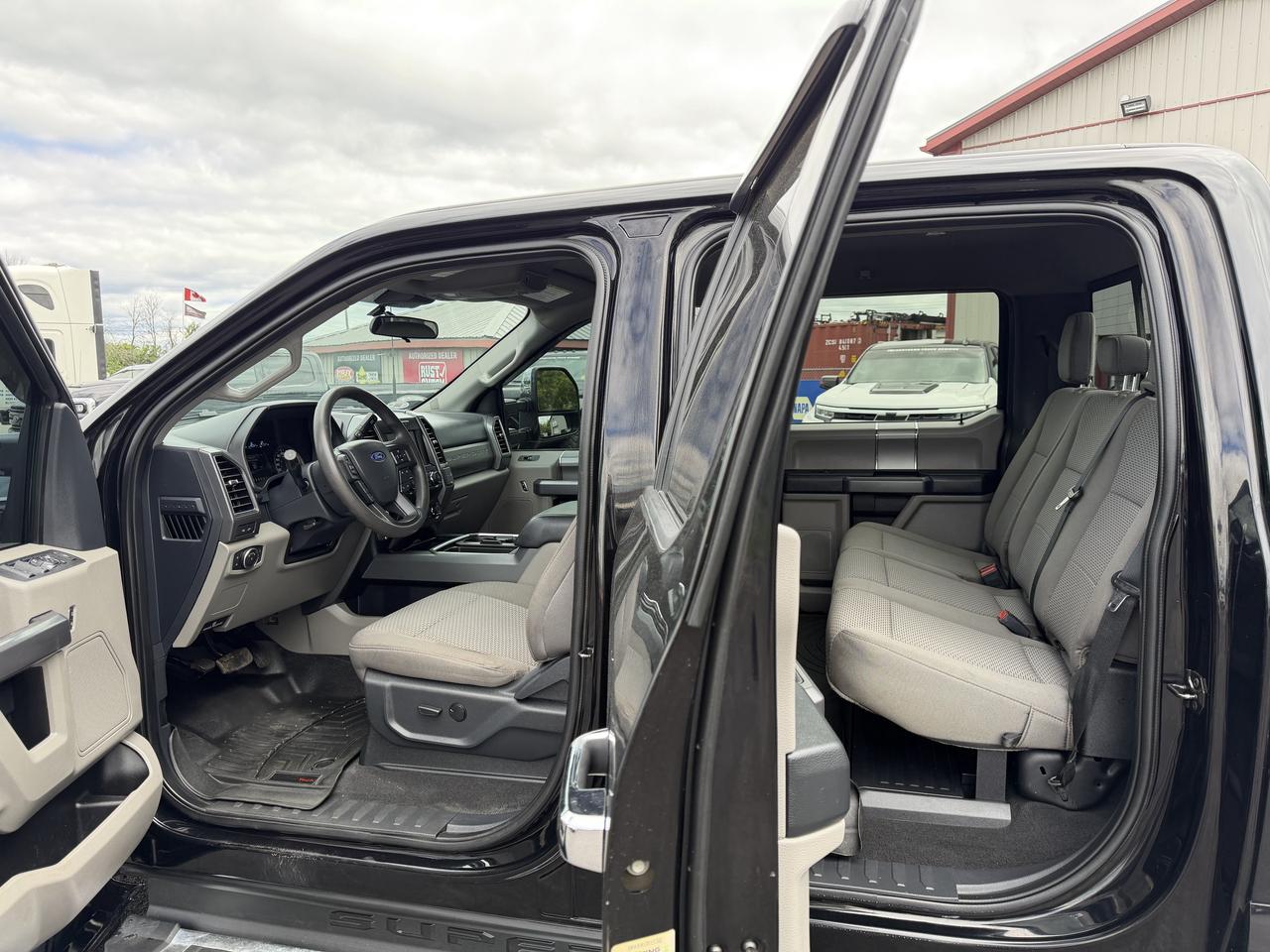 2022 Ford F-250 XLT 4WD Photo