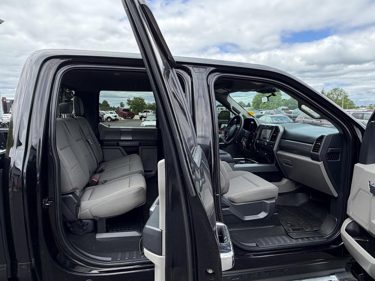 2022 Ford F-250 XLT 4WD Photo