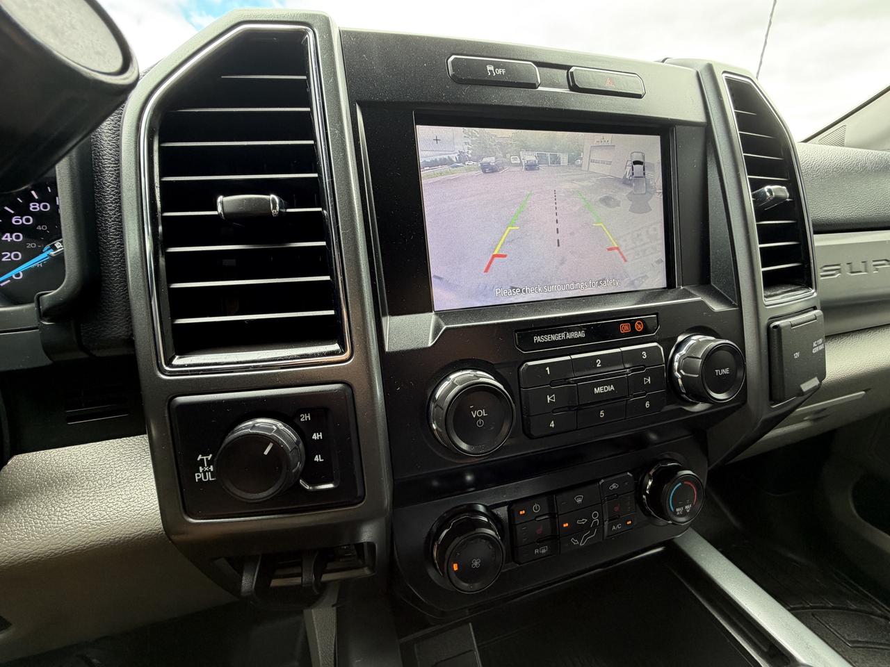 2022 Ford F-250 XLT 4WD Photo