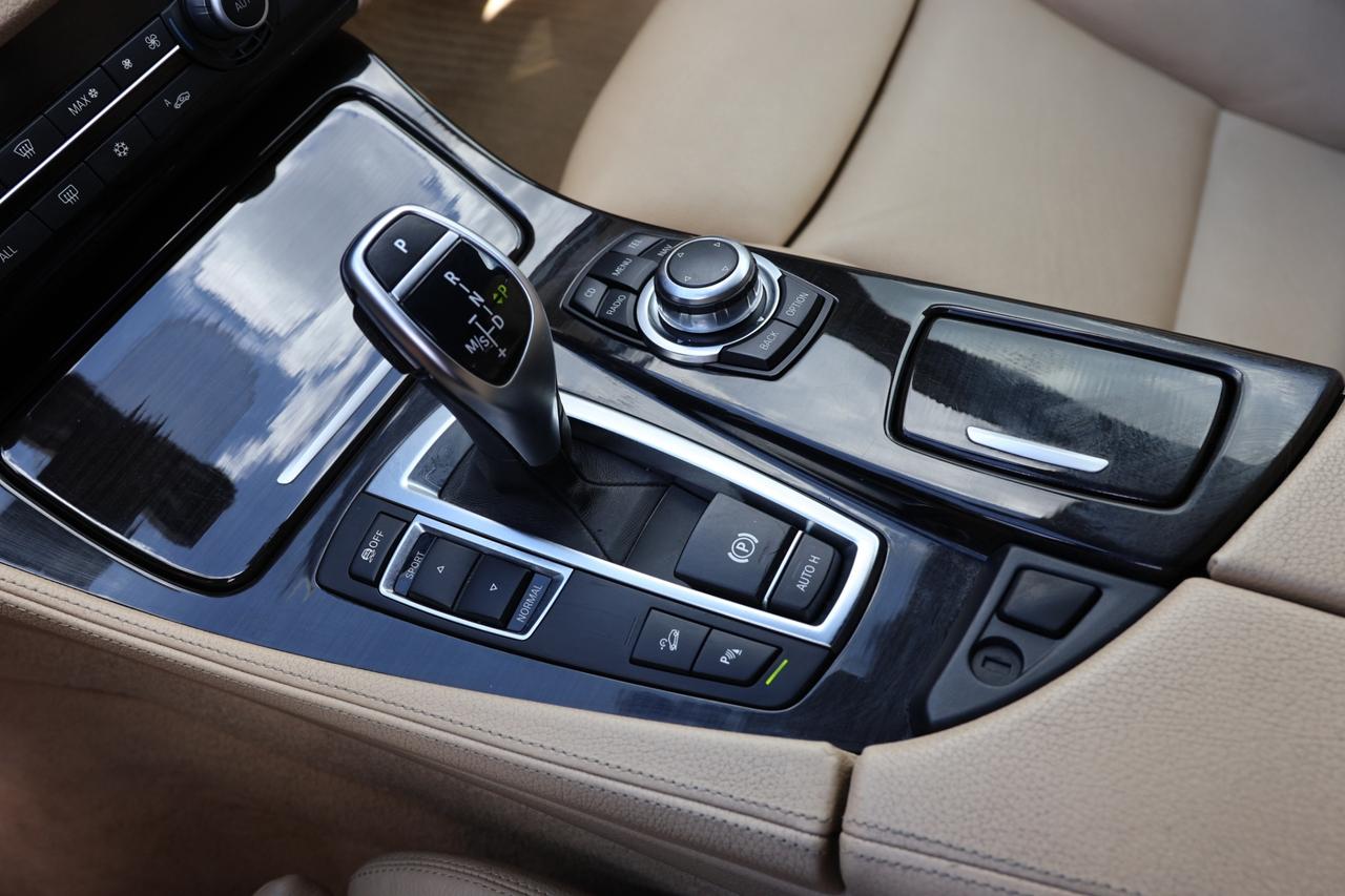2011 BMW 5 Series 535i xDRIVE-AWD/NAV/PARKING SNSR/BRAKE HOLD/LEATHE Photo