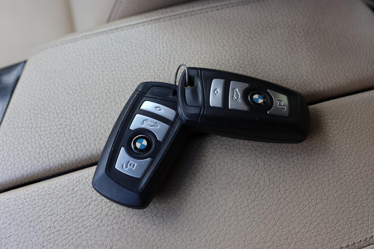 2011 BMW 5 Series 535i xDRIVE-AWD/NAV/PARKING SNSR/BRAKE HOLD/LEATHE Photo