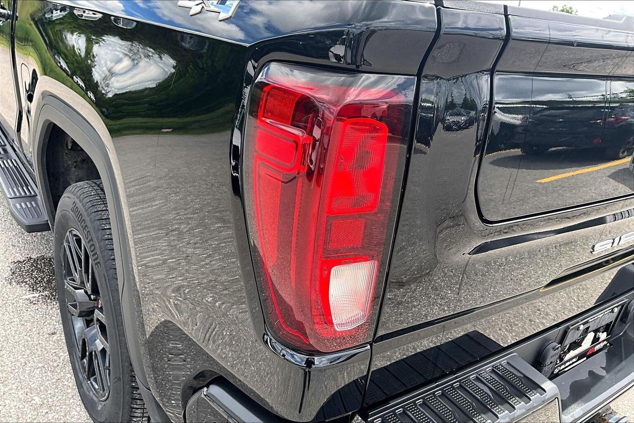 2022 GMC Sierra 1500 ELEVATION 4WD   CLEAN CARFAX   1 OWNER   BEDLINER Photo