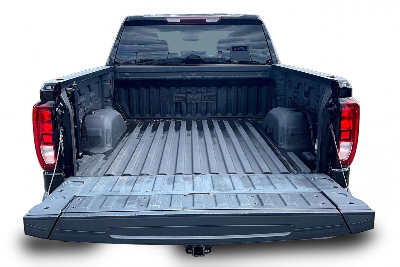 2022 GMC Sierra 1500 ELEVATION 4WD   CLEAN CARFAX   1 OWNER   BEDLINER Photo