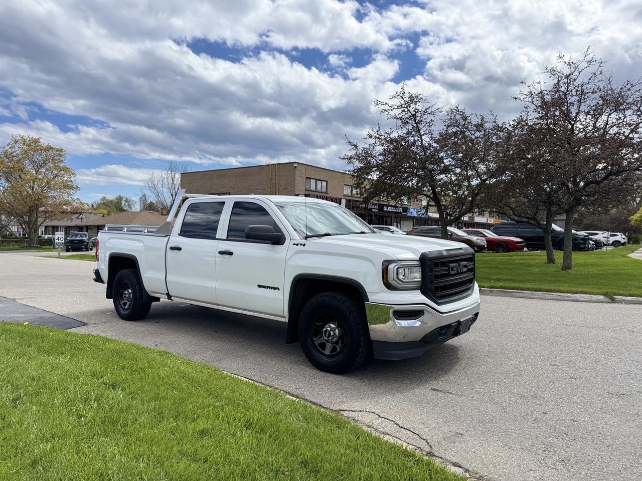 2017 GMC Sierra 1500 4WD Crew Cab v8 Long BOX! Photo