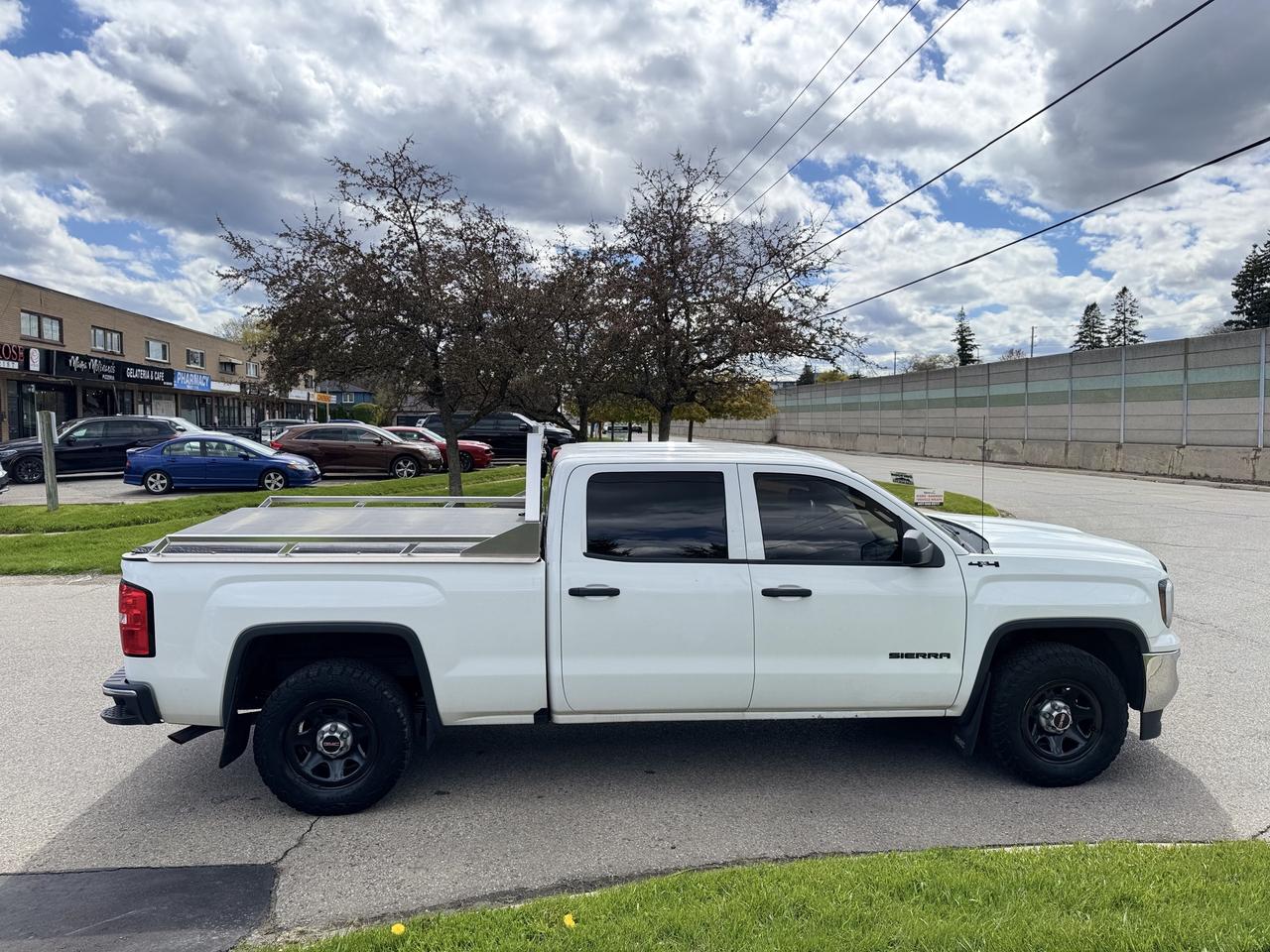 2017 GMC Sierra 1500 4WD Crew Cab v8 Long BOX! Photo