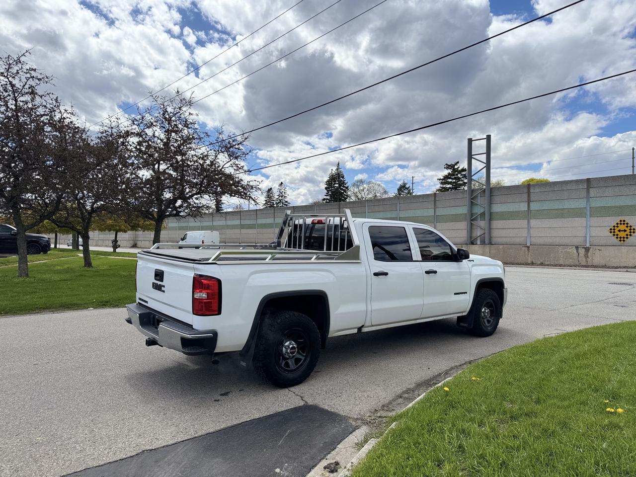 2017 GMC Sierra 1500 4WD Crew Cab v8 Long BOX! Photo0