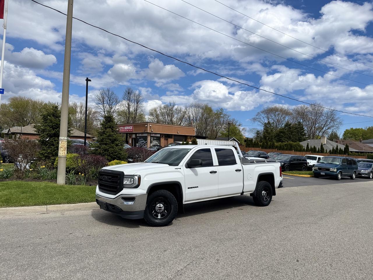 2017 GMC Sierra 1500 4WD Crew Cab v8 Long BOX! Photo