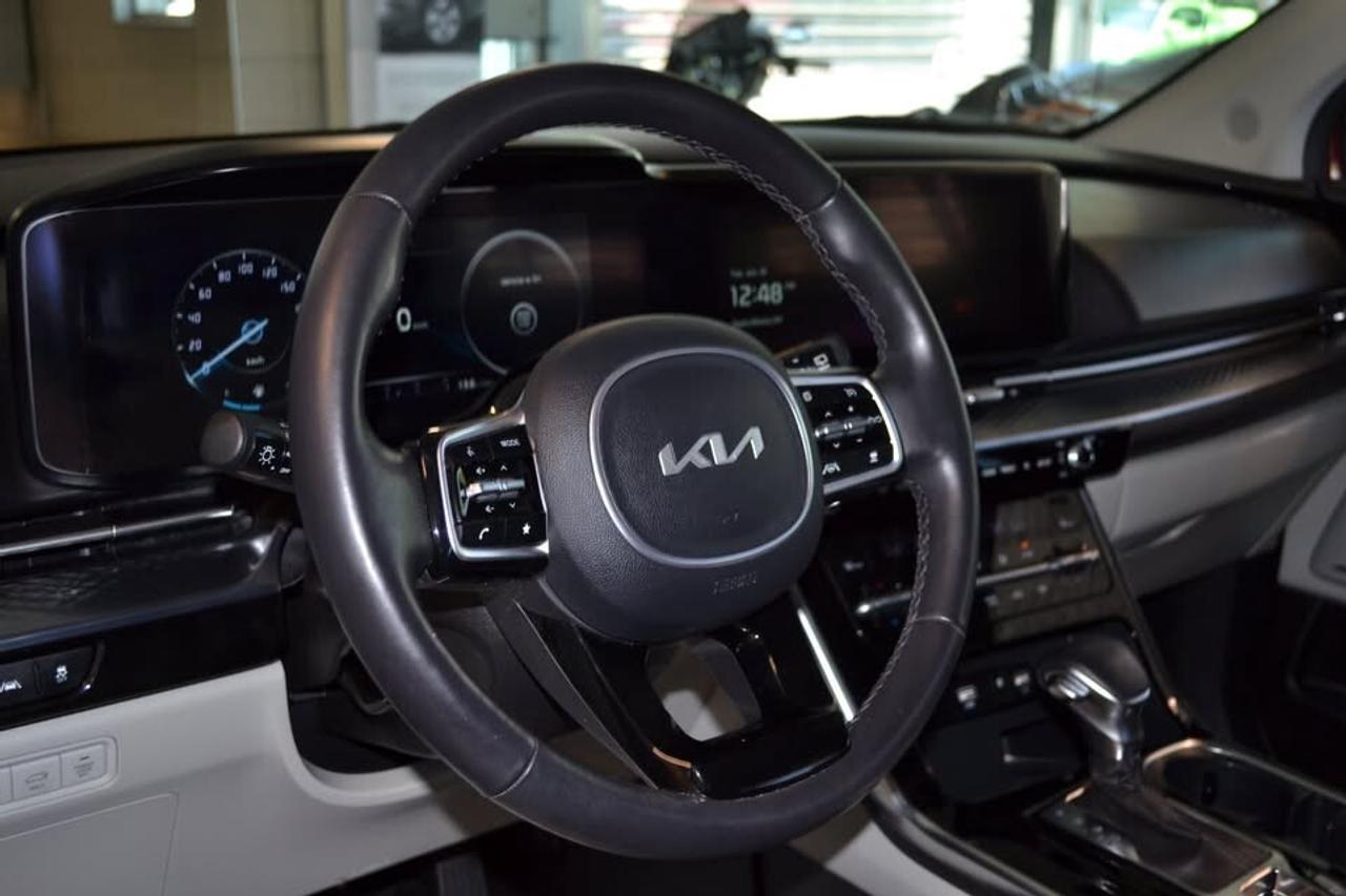 2023 Kia Carnival SX Photo3