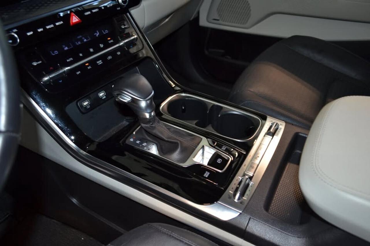 2023 Kia Carnival SX Photo
