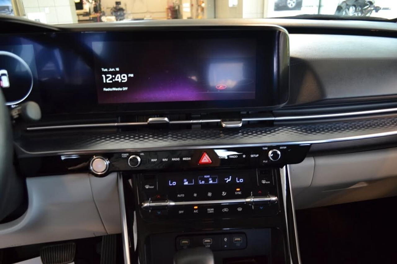 2023 Kia Carnival SX Photo