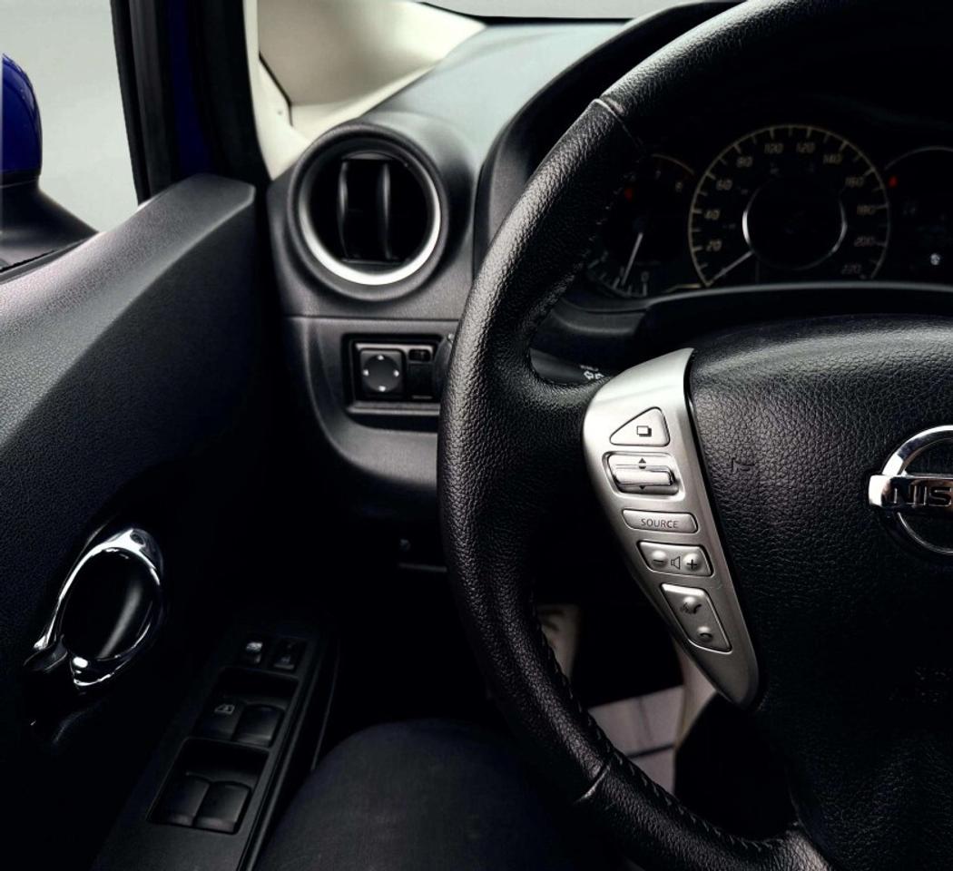 2016 Nissan Versa Note SV Photo