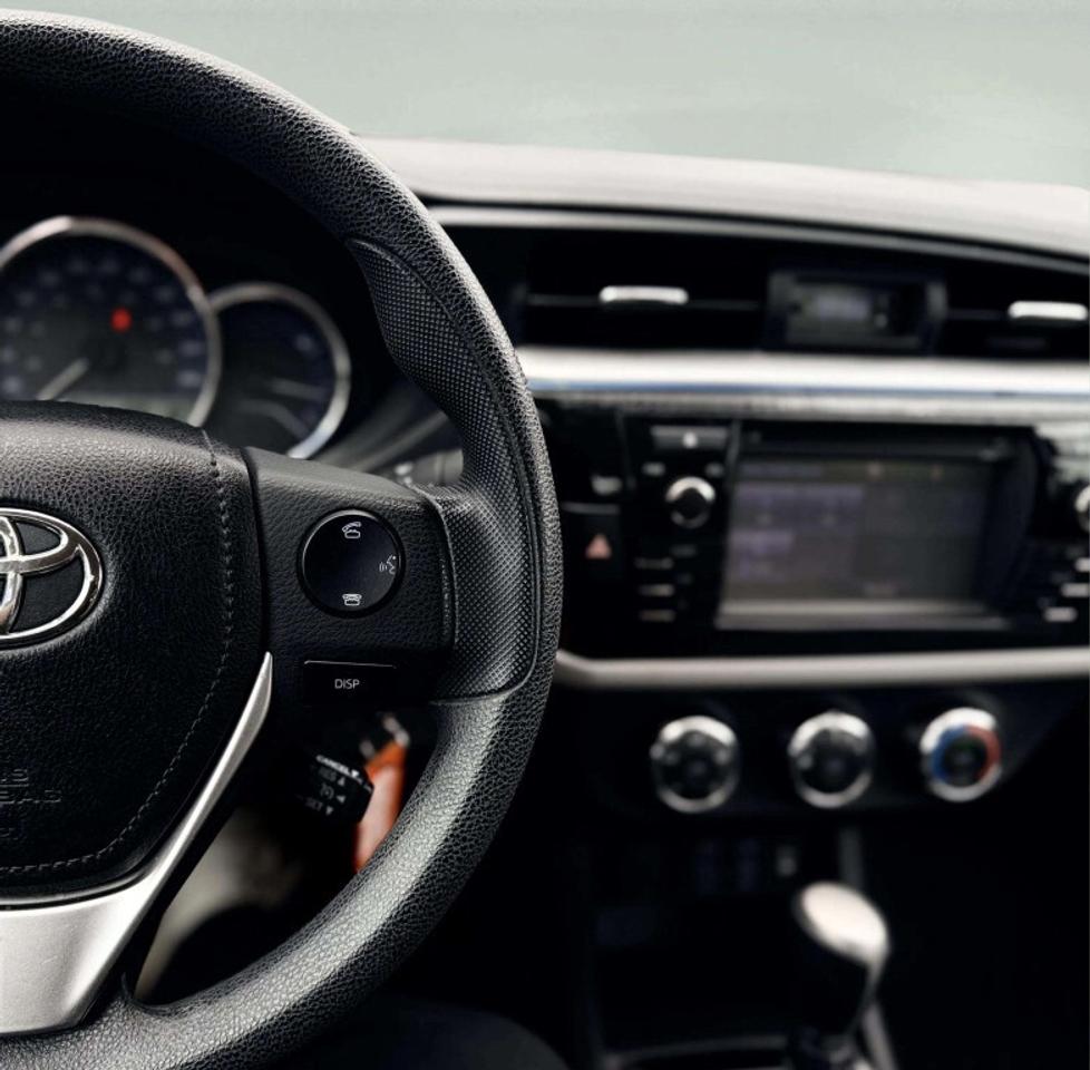 2016 Toyota Corolla LE Plus CVT Photo