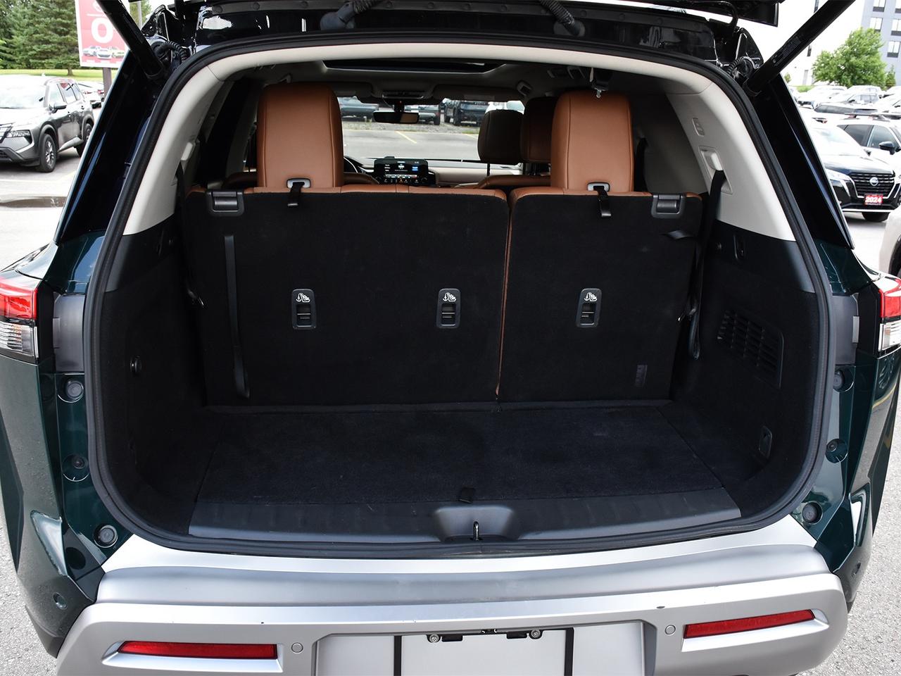 2024 Nissan Pathfinder Platinum  - Certified Photo