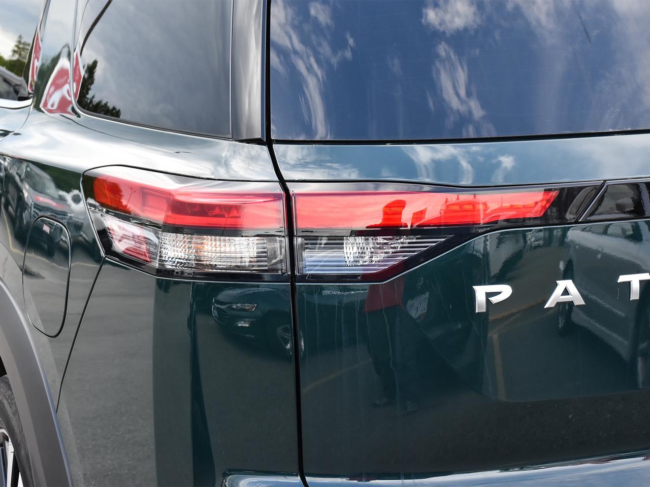2024 Nissan Pathfinder Platinum  - Certified Photo