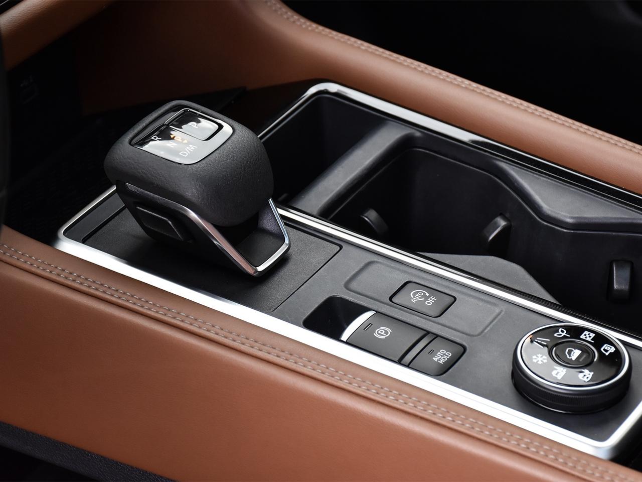 2024 Nissan Pathfinder Platinum  - Certified Photo