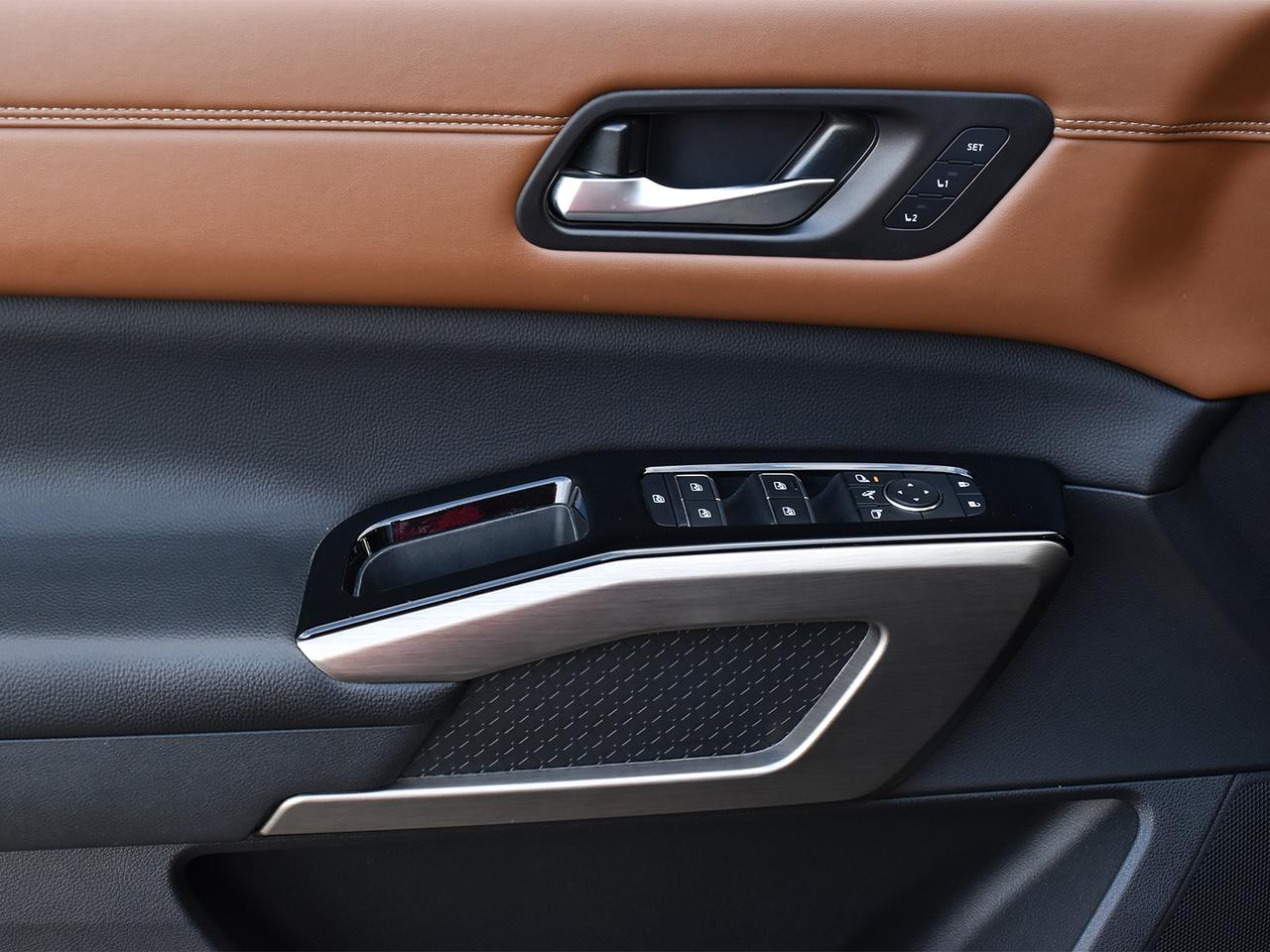 2024 Nissan Pathfinder Platinum  - Certified Photo
