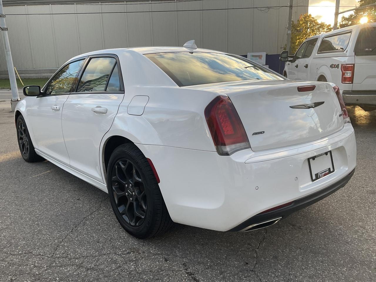 2022 Chrysler 300 Touring L AWD - LTHR! NAV! BACK-UP CAM! BSM! Photo4