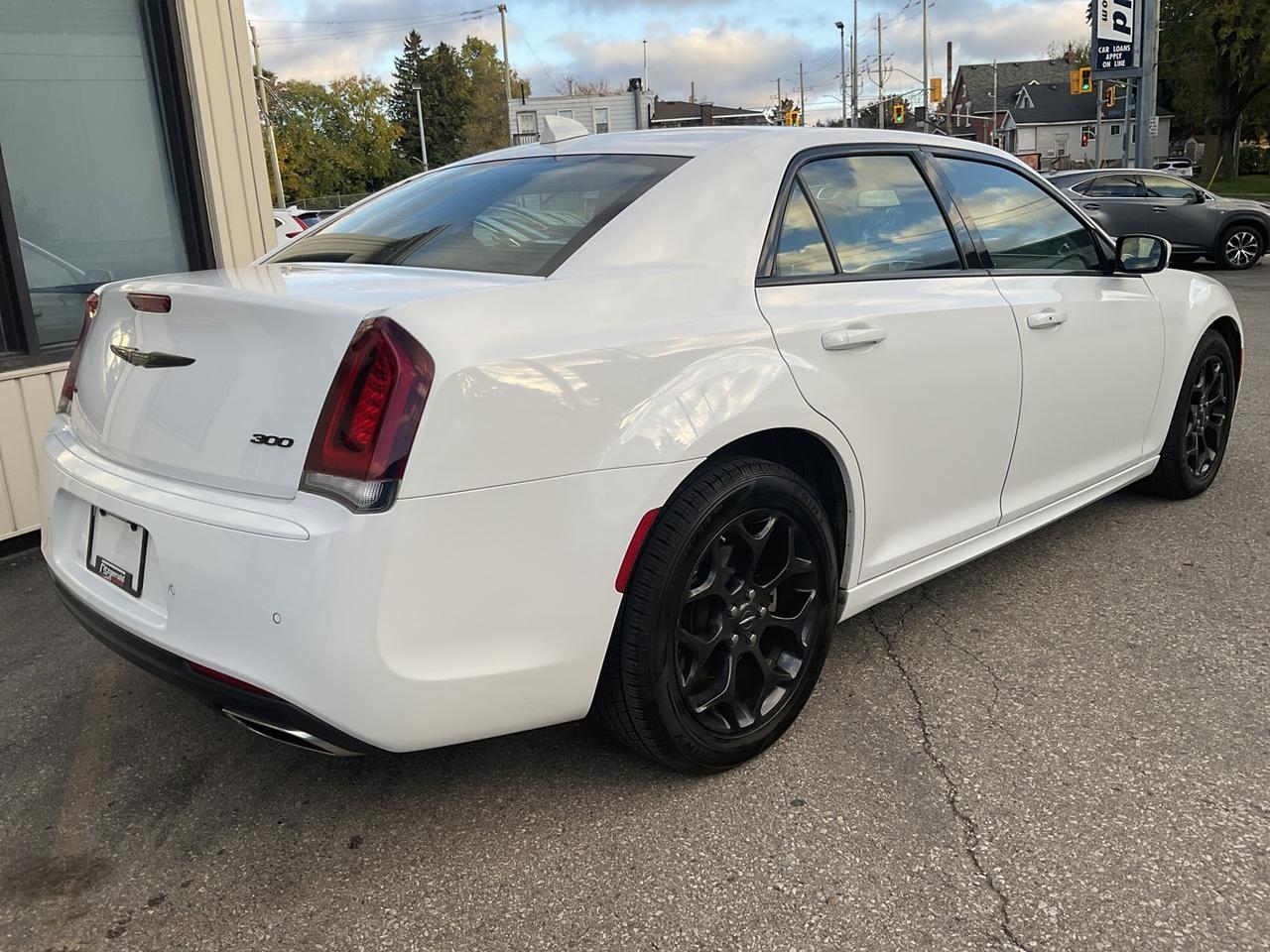 2022 Chrysler 300 Touring L AWD - LTHR! NAV! BACK-UP CAM! BSM! Photo