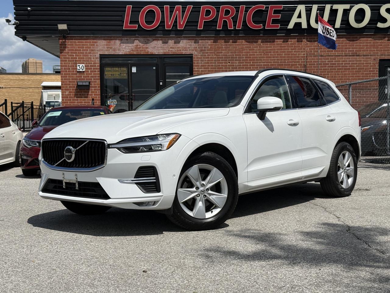 2022 Volvo XC60 B5 l AWD l Momentum l Google System l 2 Wheel Sets Photo