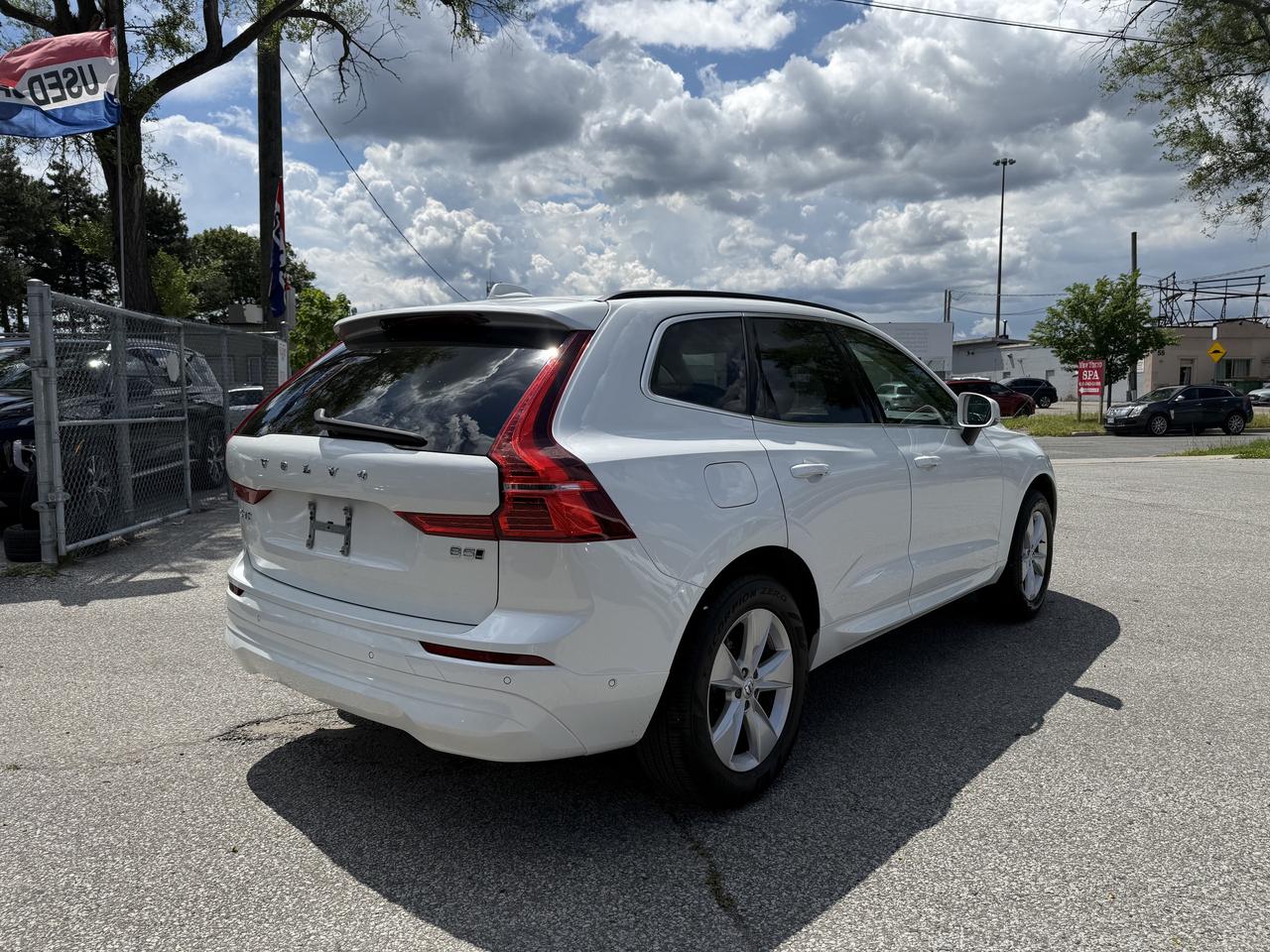 2022 Volvo XC60 B5 l AWD l Momentum l Google System l 2 Wheel Sets Photo