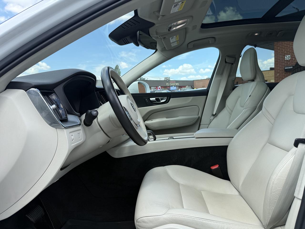 2022 Volvo XC60 B5 l AWD l Momentum l Google System l 2 Wheel Sets Photo