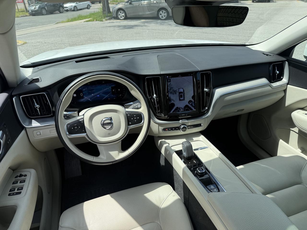 2022 Volvo XC60 B5 l AWD l Momentum l Google System l 2 Wheel Sets Photo