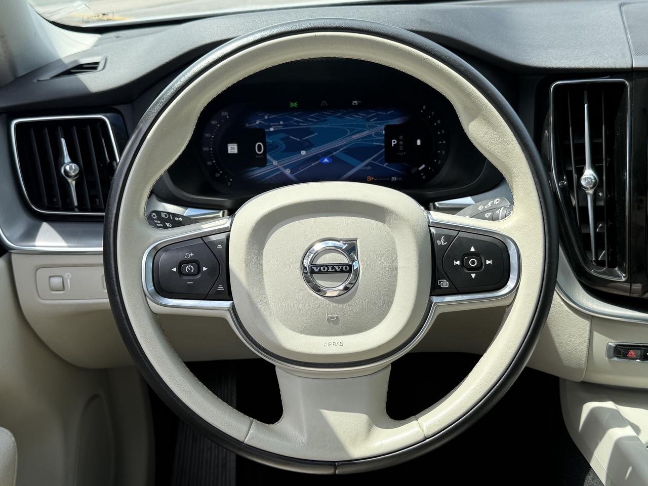 2022 Volvo XC60 B5 l AWD l Momentum l Google System l 2 Wheel Sets Photo