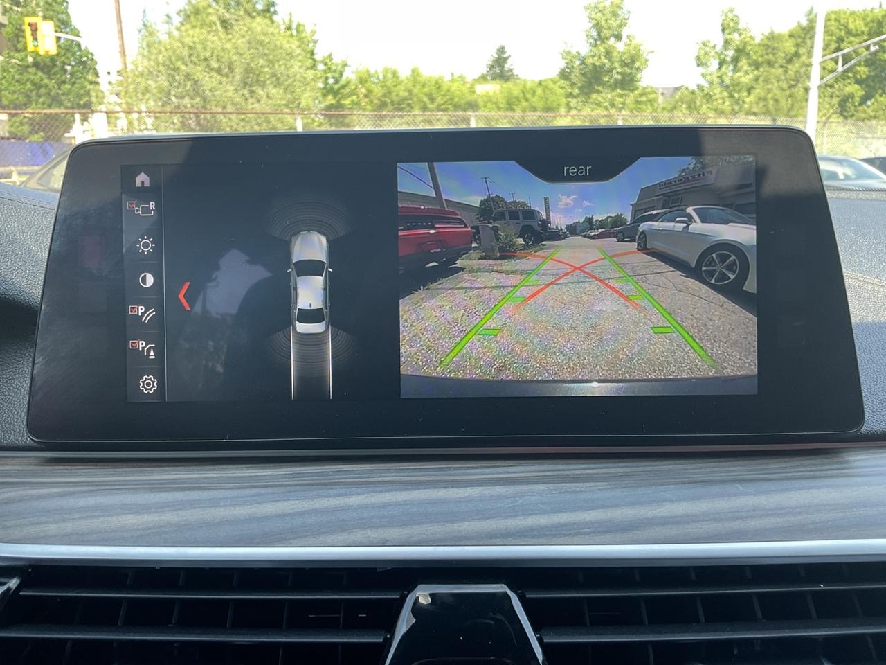 2017 BMW 5 Series 530i xDrive - M-PKG! LTHR! NAV! BACK-UP CAM! HUD! Photo
