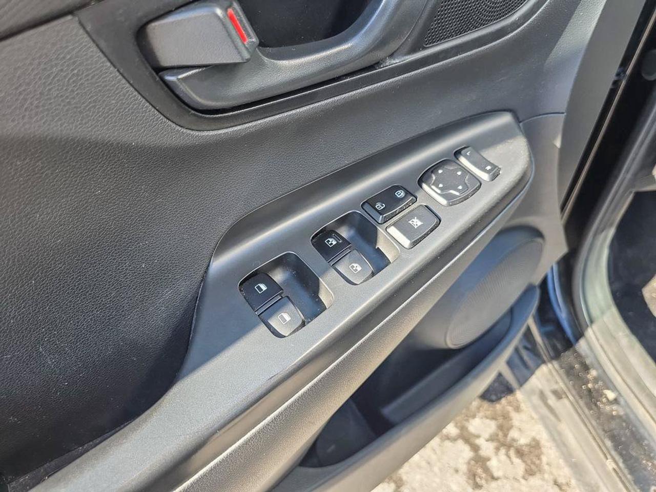 2021 Hyundai KONA Preferred AWD | Apple Car Play | Heated Seats | Photo