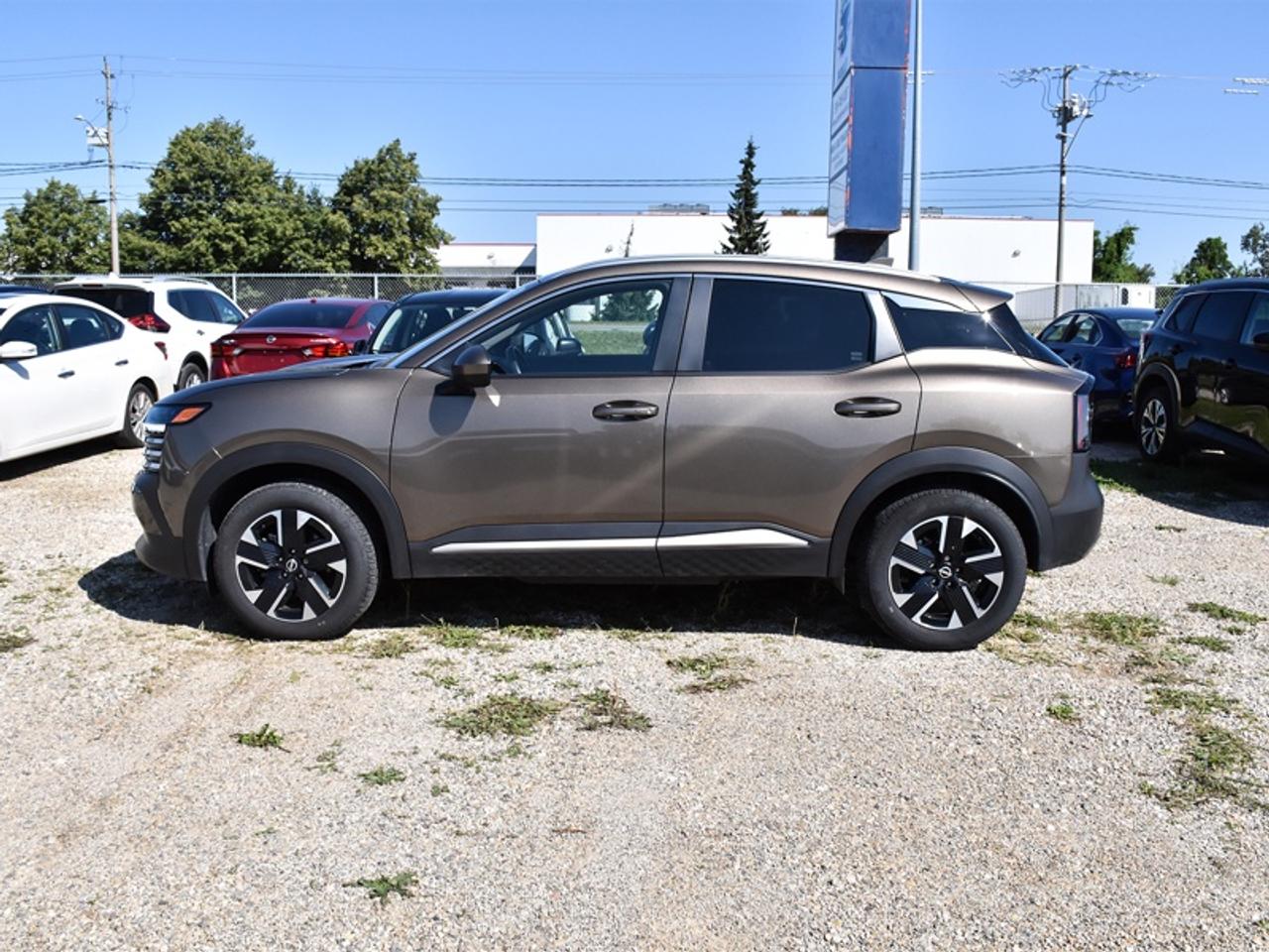 2025 Nissan Kicks SV Premium   AWD   Pano Moonroof   Heated Steering Photo