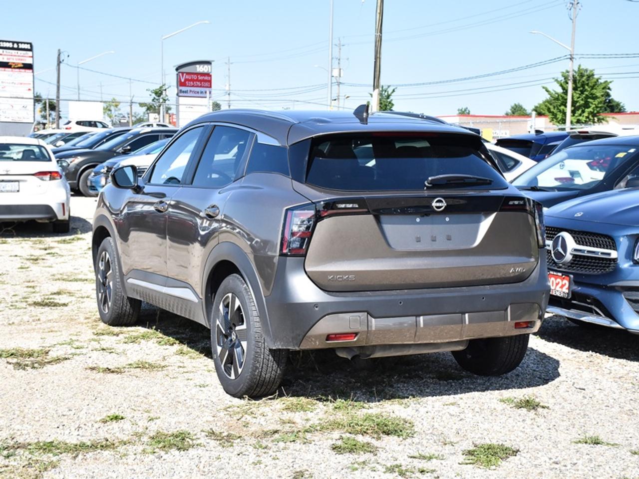 2025 Nissan Kicks SV Premium   AWD   Pano Moonroof   Heated Steering Photo
