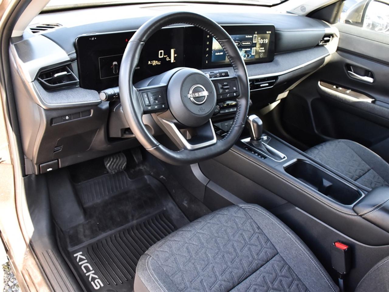 2025 Nissan Kicks SV Premium   AWD   Pano Moonroof   Heated Steering Photo