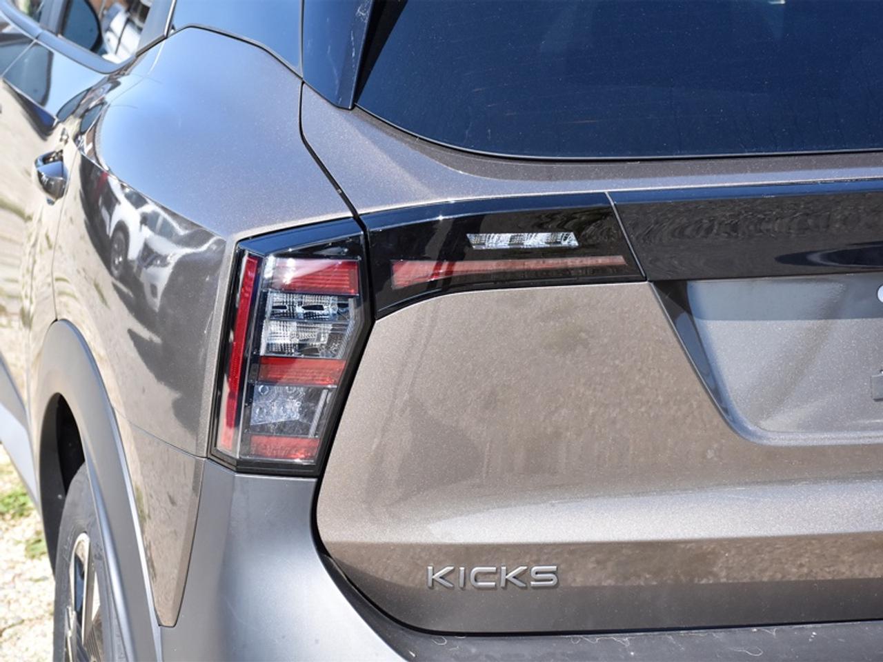 2025 Nissan Kicks SV Premium   AWD   Pano Moonroof   Heated Steering Photo