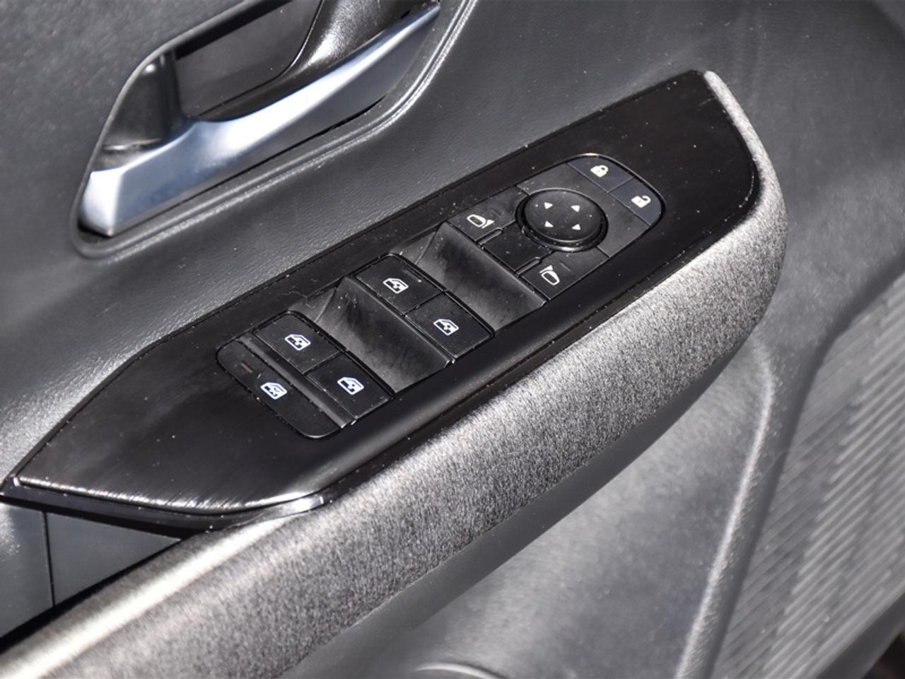 2025 Nissan Kicks SV Premium   AWD   Pano Moonroof   Heated Steering Photo