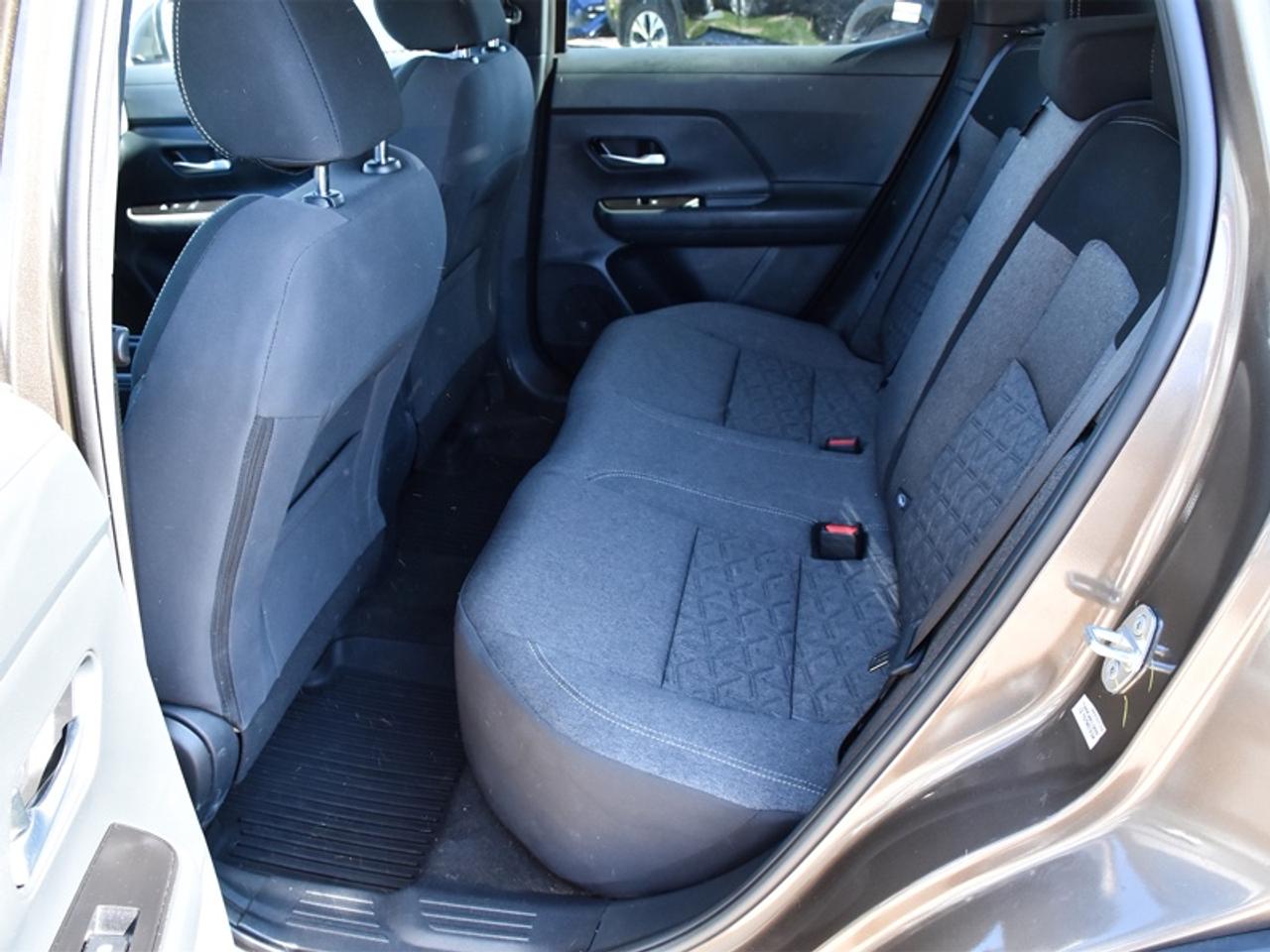 2025 Nissan Kicks SV Premium   AWD   Pano Moonroof   Heated Steering Photo