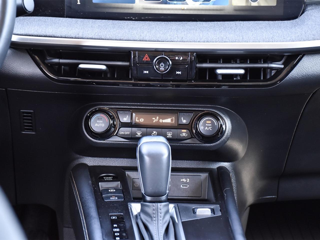 2025 Nissan Kicks SV Premium   AWD   Pano Moonroof   Heated Steering Photo