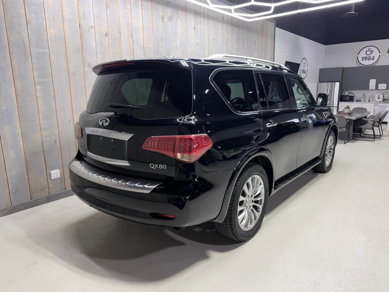 2017 Infiniti QX80 LUXE LOW KMS 7 PASSENGER Photo