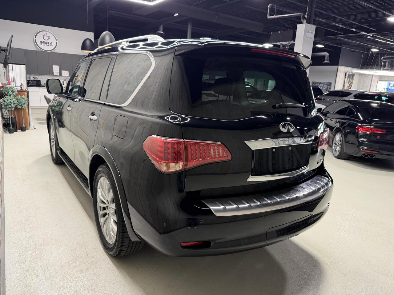 2017 Infiniti QX80 LUXE LOW KMS 7 PASSENGER Photo