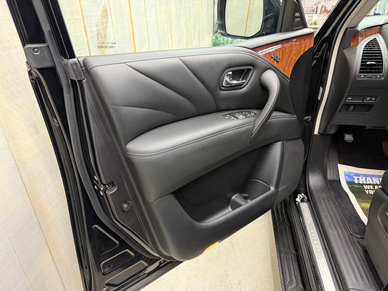 2017 Infiniti QX80 LUXE LOW KMS 7 PASSENGER Photo