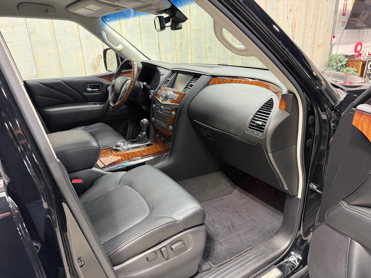 2017 Infiniti QX80 LUXE LOW KMS 7 PASSENGER Photo