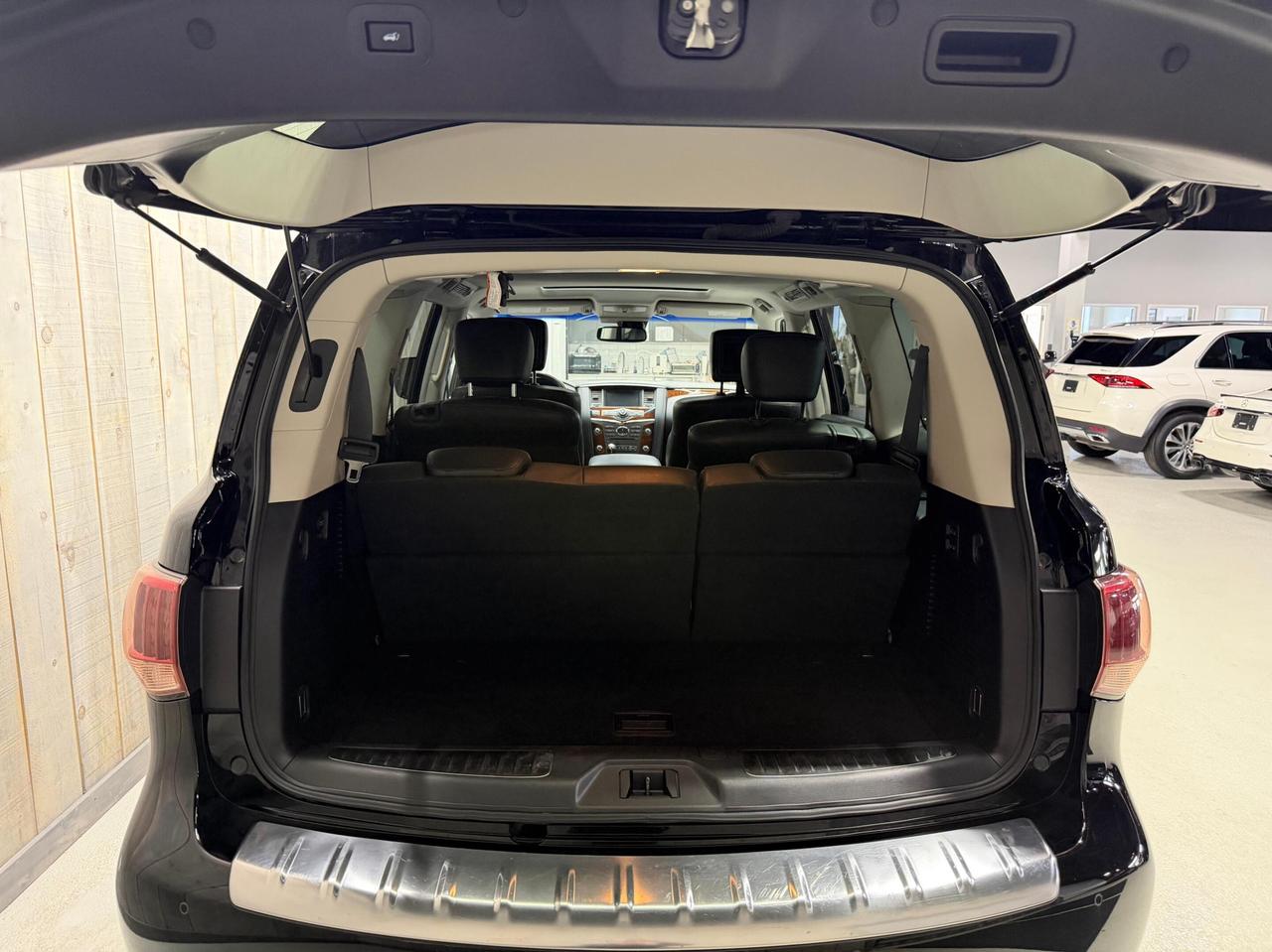 2017 Infiniti QX80 LUXE LOW KMS 7 PASSENGER Photo